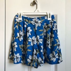 Blue floral flowy hollister shorts with pockets